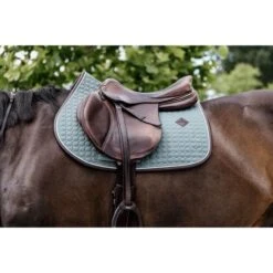 Kentucky Horsewear Kentucky Spring Satteldecke Classic Leder Dusty Blue Warmblut -Waldhausen Verkaufe kentucky 485a1460.39bd77