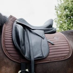Kentucky Horsewear Kentucky Dressur Satteldecke Pearls Weiß Warmblut -Waldhausen Verkaufe kentucky dressuur zadeldekje pearls brown.708bc7 1