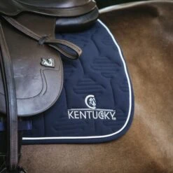 Kentucky Horsewear Kentucky Springsatteldecke Color Edition Grau Warmblut -Waldhausen Verkaufe kentucky pring zadeldekje color edition navy 1.c5ef06 2