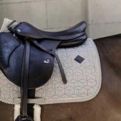 Kentucky Horsewear Kentucky Schabracke Pied-de-Poule Springen Schwarz Warmblut -Waldhausen Verkaufe kentucky zadeldekje pied de poule springen beige.3bd3b6