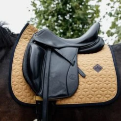 Kentucky Horsewear Kentucky Schabracke Softshell Dressur Beige -Waldhausen Verkaufe kentucky zadeldekje softshell dressuur geel.bdc336