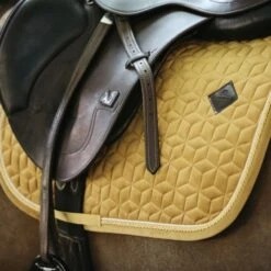 Kentucky Horsewear Kentucky Springsatteldecke Velvet Senffarben Warmblut -Waldhausen Verkaufe kentucky zadeldekje velvet springen mustard 1.fbcdb2