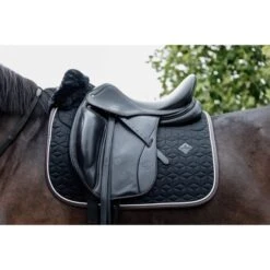 Kentucky Horsewear Kentucky Schabracke Skin Friendly Dressur Weiß -Waldhausen Verkaufe kentuckyhorsewear 42468 01 dr 3.9a9d23