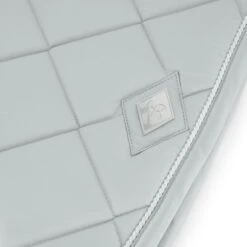 Mrs. Ros Schabracke Iconic Dressur Marble Grey -Waldhausen Verkaufe mrs 1078 grijs zadeldekje logo detail 1.656caf 1