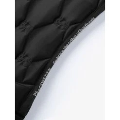 PS Of Sweden Schabracke Ruffle Springen Schwarz -Waldhausen Verkaufe ps ruffle quote black 1364 1500x2000.3ecf70